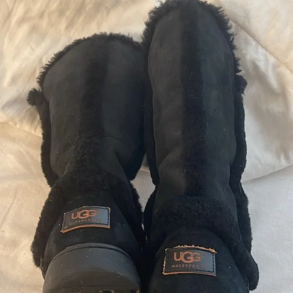 Ugg women’s sunburst waterproof black size 9